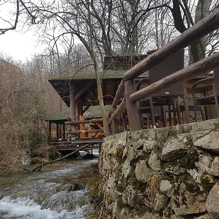 Couette-café Vodopad Lisine 3*